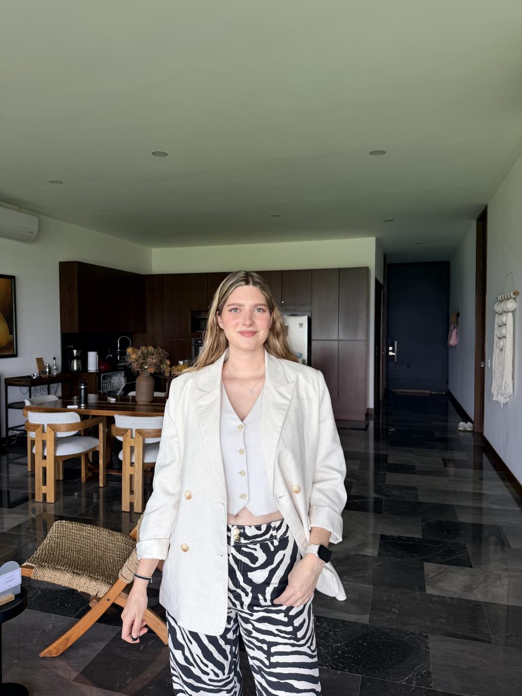 Sofía Retif, creadora del curso Hosting Sin Propiedad