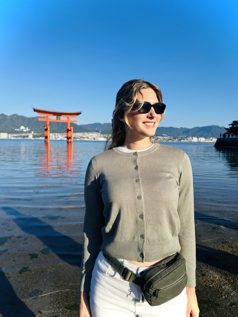 Sofía junto al lago
